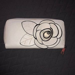 White zip wallet/clutch with flower